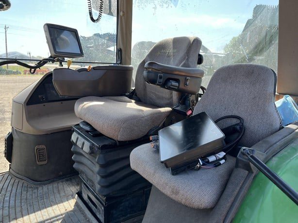 2002 John Deere 8220 photo 16