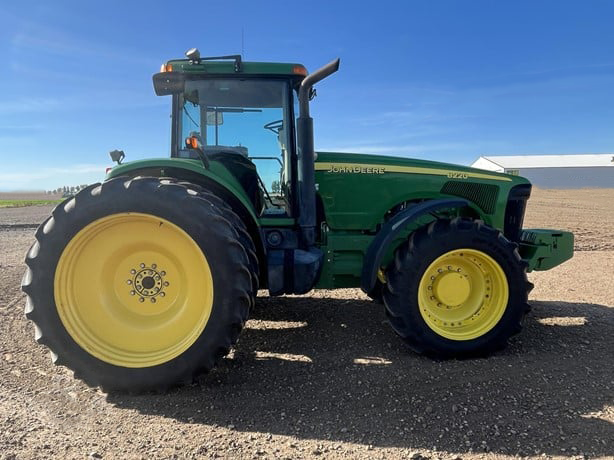 2002 John Deere 8220 photo 4