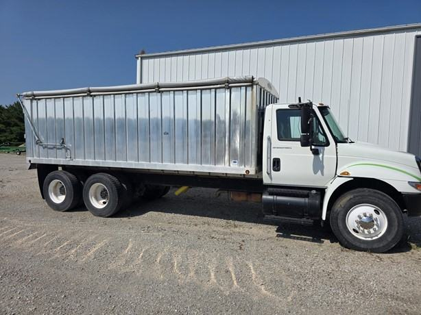 2004 International Durastar 4300 photo 8