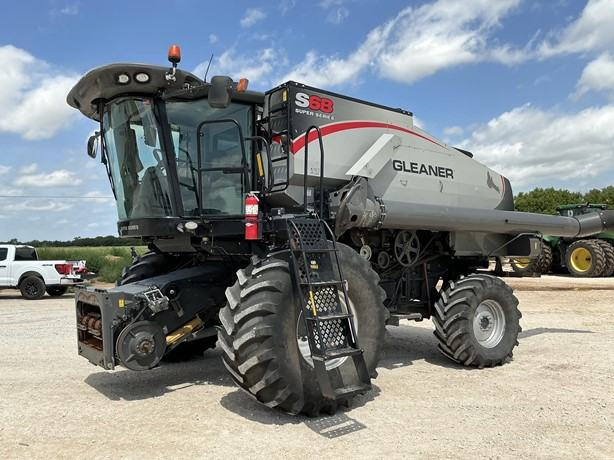 2014 Gleaner S68