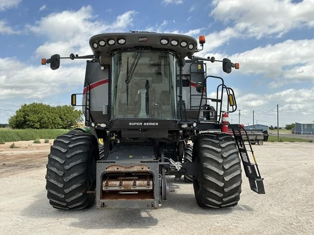 2014 Gleaner S68 photo 2