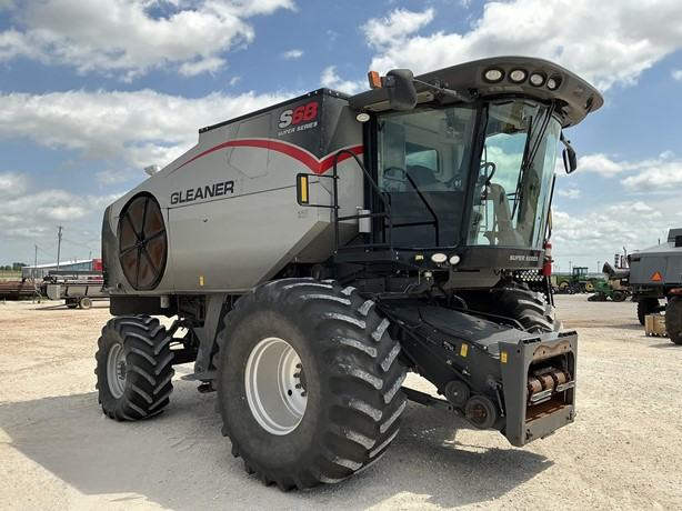 2014 Gleaner S68 photo 3
