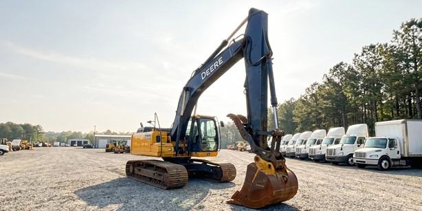 2017 Deere 350G LC