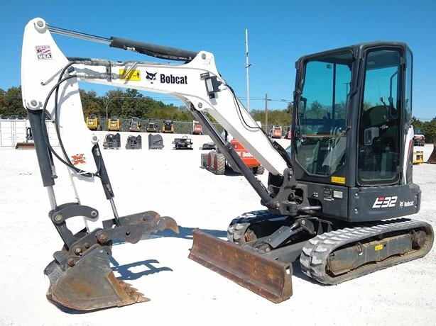 2020 Bobcat E32i photo 2