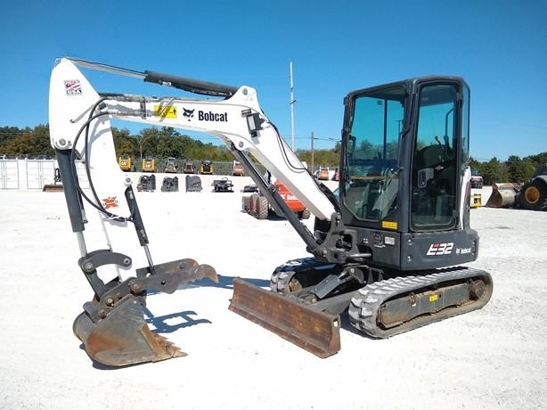 2020 Bobcat E32i photo 3