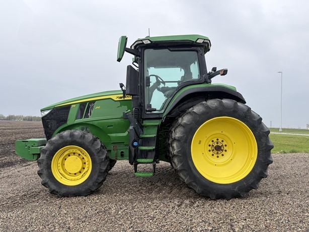 2021 John Deere 7R 210 photo 2