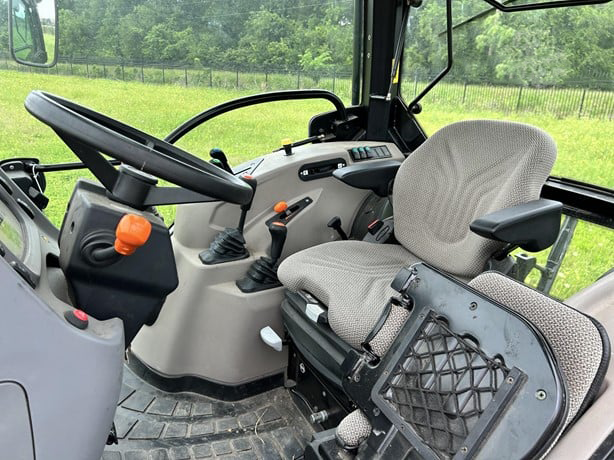 2022 Case IH Farmall 105A photo 5